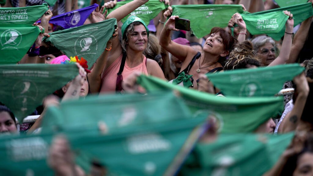 Javier Milei quiere eliminar el feminicidio del Código Penal ...