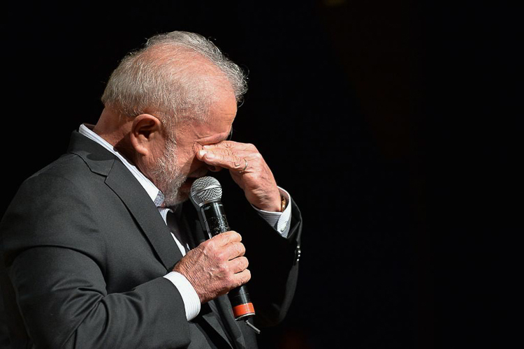 CON LAGRIMAS, LULA PROCLAMA QUE SU PRIORIDAD ES ACABAR EL HAMBRE