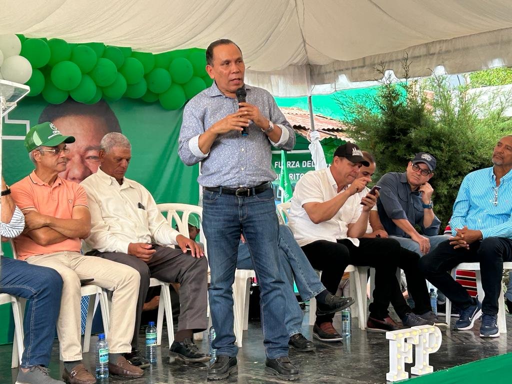 Radhamés Jiménez juramenta exdirigentes del PRM, PLD y otras organizaciones