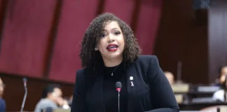 JULIANA O´NEAL DICE GOBIERNO GASTA MÁS EN PROPAGANDA QUE EN LOS PACIENTES DE CÁNCER