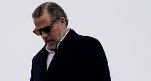 El hijo de Biden, Hunter, llega a un tribunal de Delaware donde se espera que se declare culpable de delitos fiscales