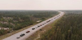 POR INCENDIO EVACUAN CIUDAD EN CANADA