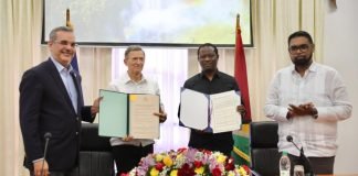 PRESIDENTES DE GUYANA Y RD FIRMAN ACUERDOS PETROLEROS