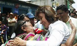 Guatemaltecos eligen presidente entre veterana política y sorpresivo contrincante