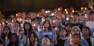 Estudiantes critican la respuesta de la Universidad de Carolina del Norte ante una emergencia de tirador activo