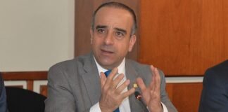 EX SENADOR VICTORIA YEB HACE PUBLICA SU RENUNCIA DEL PLD