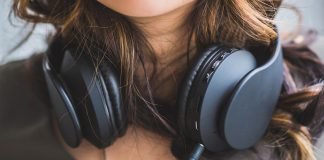 DEJA LOS AUDIFONOS Y APRENDE A CAMINAR EN SILENCIO