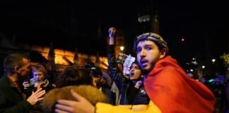 MANIFESTANTES PRO PALESTINOS MARCHAN EN LONDRES