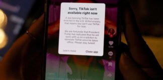 TikTok deja de funcionar en EE. UU., poco antes de la entrada en vigor de la ley que la prohíbe
