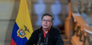 Gustavo Petro prohíbe ingreso de aviones con colombianos deportados si no reciben trato digno