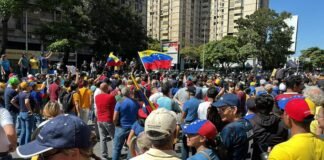 VENEZUELA ESTÁ EN LAS CALLES