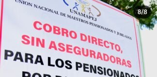 Maestros pensionados protestan ante el Ministerio de Educación por aumento en seguro de sobrevivencia