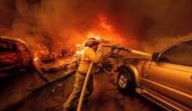 IMÁGENES DRAMÁTICAS DE INCENDIO EN CALIFORNIA