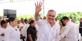 ABINADER ENTREGA OBRAS DE SALUD Y EDUCACIÓN EN PROVINCIA DUARTE