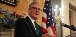 Starmer del Reino Unido busca garantías de Trump sobre Ucrania para frenar a Putin
