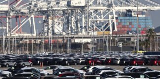 Trump apunta ahora a los autos: aranceles a vehículos entrarían en vigor el 2 de abril