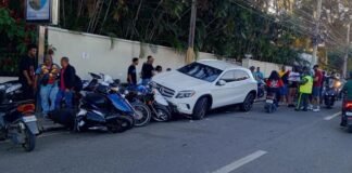 Conductor pierde el control de su vehículo y arrolla varias motocicletas en La Vega