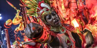 Los bastidores del carnaval: el complejo engranaje de las escuelas de samba en Brasil