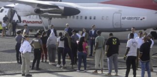 Primer vuelo con migrantes deportados desde Estados Unidos llegó a Panamá