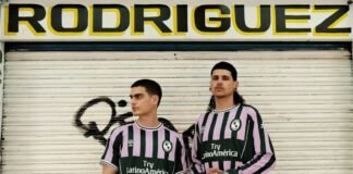 Jóvenes latinos unen fuerzas para lanzar una camiseta de fútbol inspirada en Latinoamérica