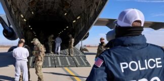 Trump prevé invocar una ley de 1798 para redoblar el envío de inmigrantes a Guantánamo tras el aluvión de demandas | Inmigración en Estados Unidos