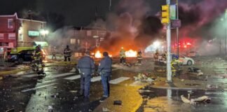 Avión se estrella en zona residencial en Filadelfia y deja al menos seis muertos