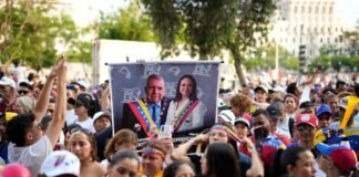 La oposición venezolana de nuevo sigue el canto de sirenas del boicot electoral