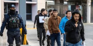 El Gobierno de Trump retira la protección a 300.000 venezolanos con TPS | Inmigración en Estados Unidos