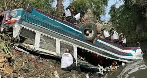 MUEREN MAS DE 50 EN ACCIDENTE DE AUTOBUS
