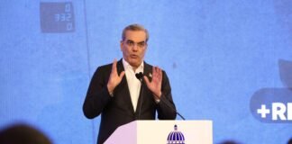 Abinader insiste en un aumento del 20 % al salario mínimo pese a propuesta empresarial del 10 %