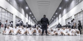 La Justicia pide explicaciones por deportaciones bajo ley de tiempos de guerra; Trump las defiende