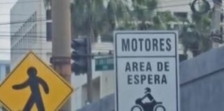 ¿Error o nueva normativa? Conductores desconcertados por letrero «motores área de espera»