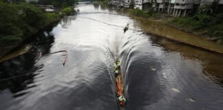 Tragedia ambiental en Ecuador: más de 25.000 barriles de petróleo llegan a ríos, manglares y playas