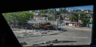Pandillas incendian y saquean estaciones de radio y televisión en Haití