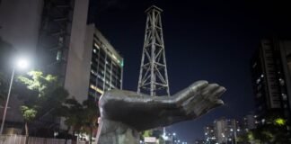 La salida de Chevron, la devaluación de la moneda y el diferencial cambiario sacuden la economía venezolana