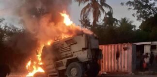 Pandillas en Haití asesinan a un oficial keniano y destruyen vehículos blindados