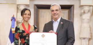 Zoe Saldaña recibe condecoración del gobierno dominicano por su trayectoria en el cine