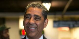 El Comité Nacional Republicano ataca a Adriano Espaillat llamándolo «inmigrante ilegal»