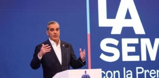 Abinader defiende estabilidad del peso tras alcanzar proyección de 63.11 por dólar