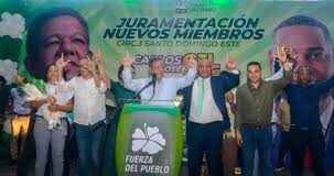 *Un diputado, dos regidores y decenas de dirigentes del PLD se juramentan en la Fuerza del Pueblo*