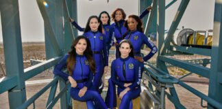 Cohete de Bezos lleva al espacio a una tripulación femenina con Katy Perry a bordo