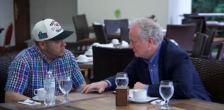 Senador demócrata logra hablar con el salvadoreño deportado y encarcelado por error en El Salvador