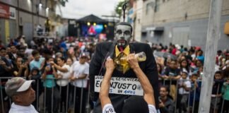 Bukele ofrece liberar a los venezolanos deportados a El Salvador a cambio de que Maduro excarcele a “presos políticos”