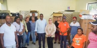 Gobierno asiste familias afectadas por voraz incendio en Los Platanitos de Santiago*