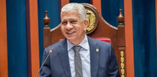 Ricardo de los Santos y su «generoso» 10%: Un regalito para asegurar el trono del Senado