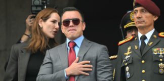 Ecuador en "alerta máxima" tras advertencia militar sobre posibles atentados contra el presidente Noboa