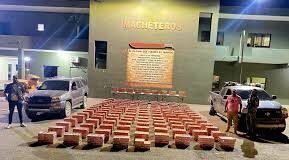 DECOMISAN CARGA DE CIGARRILLOS CONTRABANDEADOS DESDE HAITI