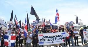 CHOQUE DE MARCHAS AGITA LA IDENTIDAD DOMINICANA