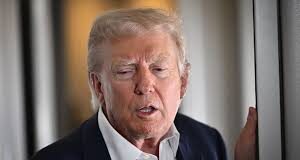 Los asombrosos 100 días de Trump, en 8 gráficos