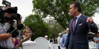 EL ESPECTÁCULO DE HEGSETH EN EL PENTÁGONO
